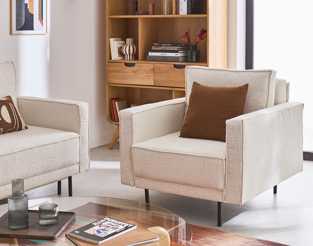 Fauteuil pieds hauts en tissu velours relief Charlie