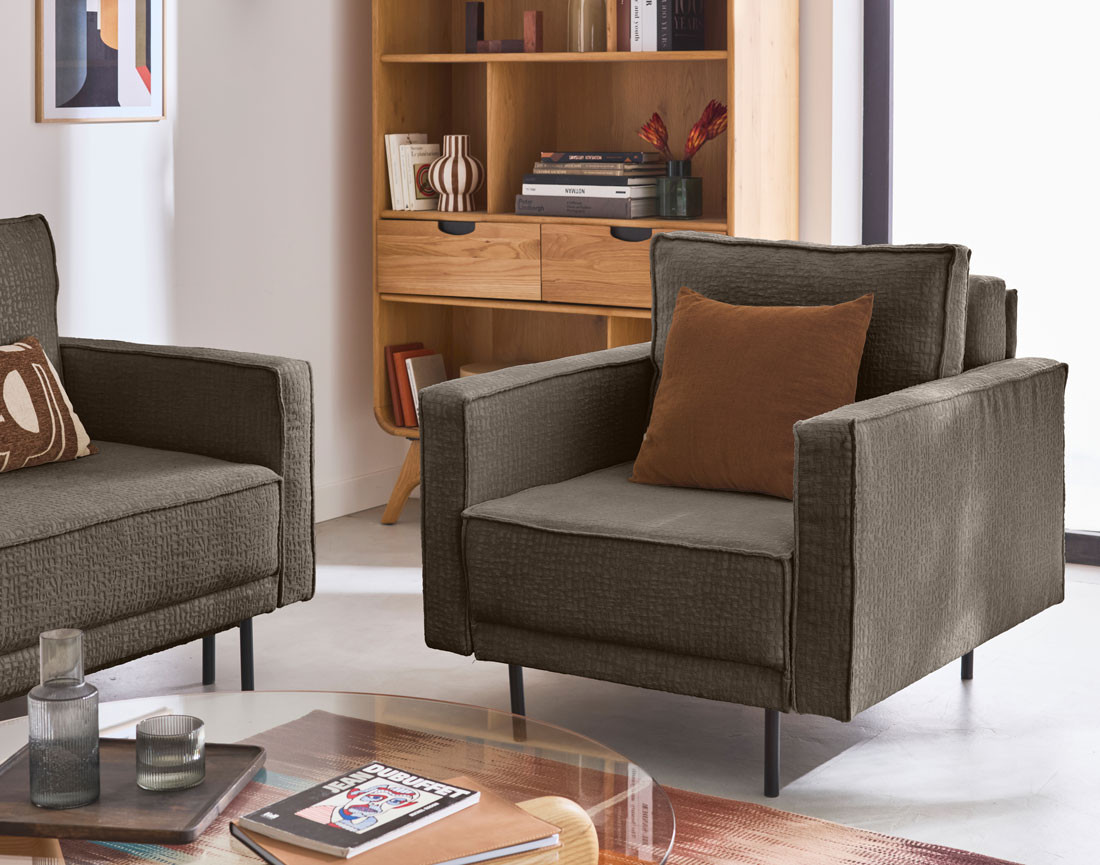 Fauteuil pieds hauts en tissu velours relief Charlie