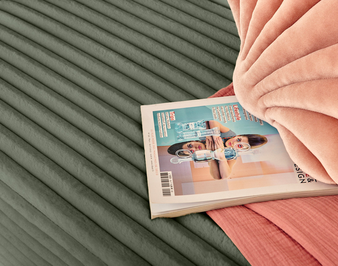 Lit coffre avec bout de lit 160x200 cm sommier inclus fausse fourrure côtelé Cristal