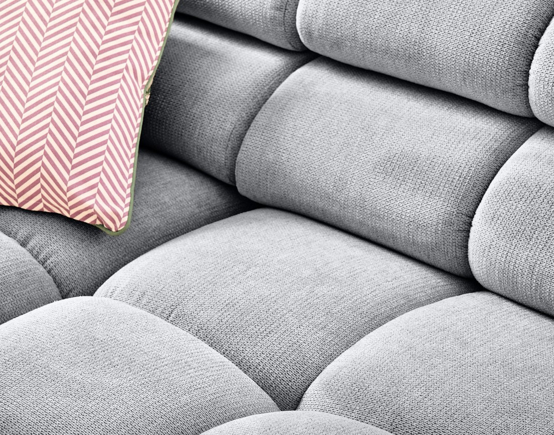 Canapé d'angle droit 3 places avec têtières réglables en tissu texturé Matera