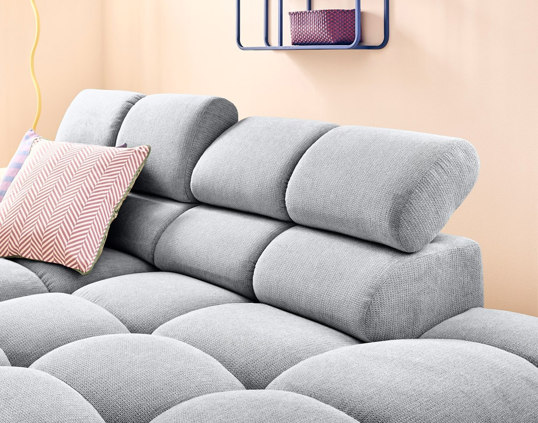 Canapé d'angle droit 3 places avec têtières réglables en tissu texturé Matera