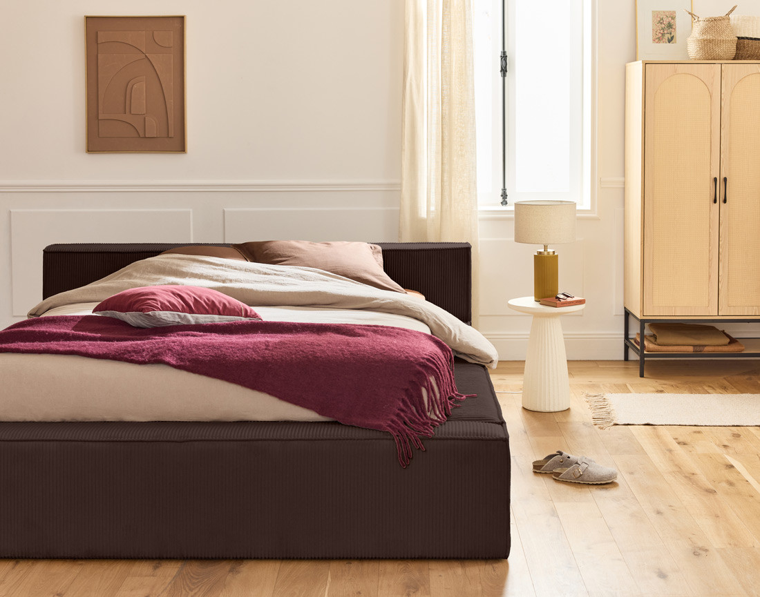 Lit coffre 140x190 cm sommier inclus en velours côtelé Stella