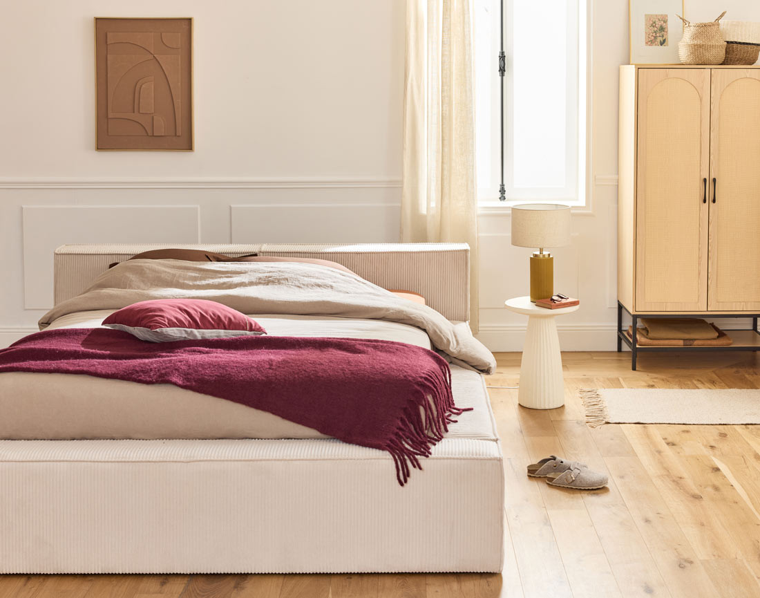 Lit coffre 160x200 cm sommier inclus en velours côtelé Stella