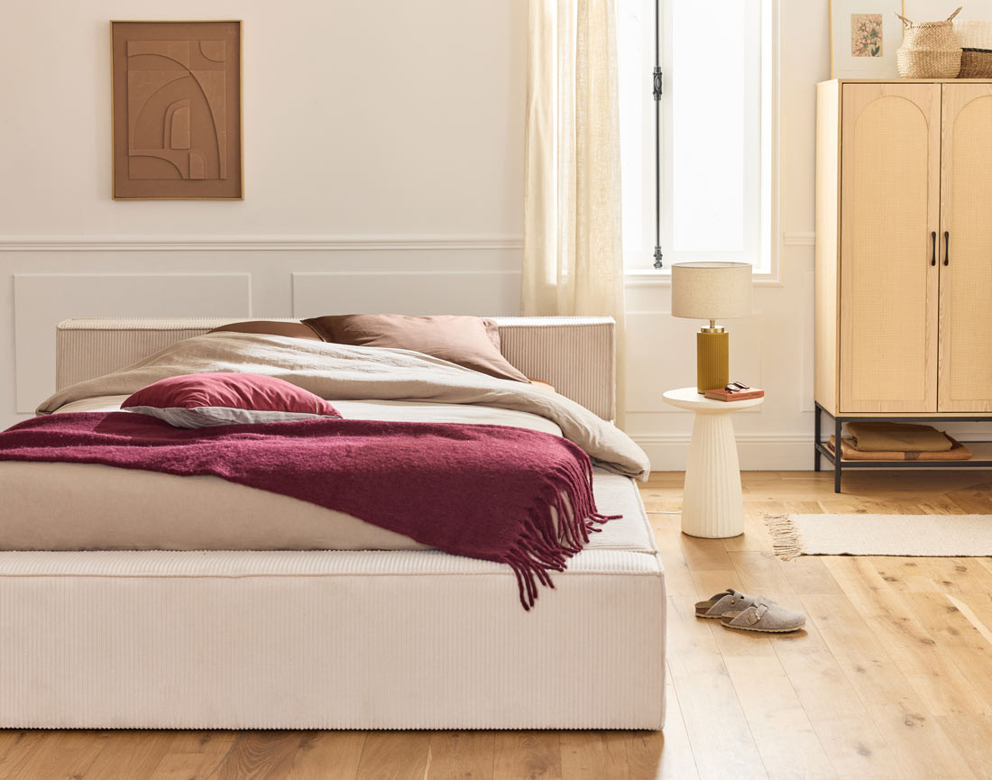 Lit coffre 160x200 cm sommier inclus en velours côtelé Stella