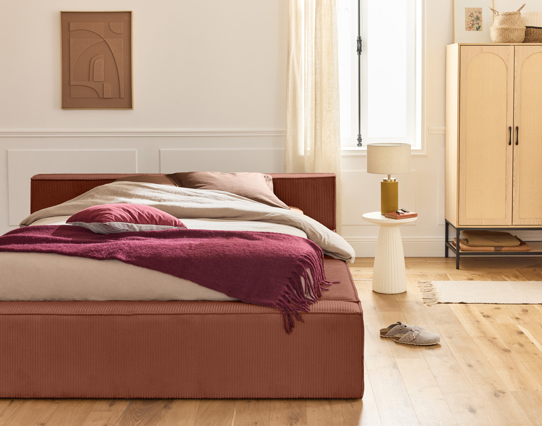 Lit coffre 160x200 cm sommier inclus en velours côtelé Stella
