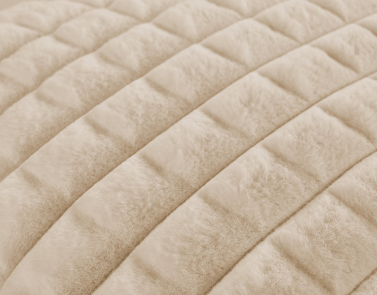 Coussin en fausse fourrure...