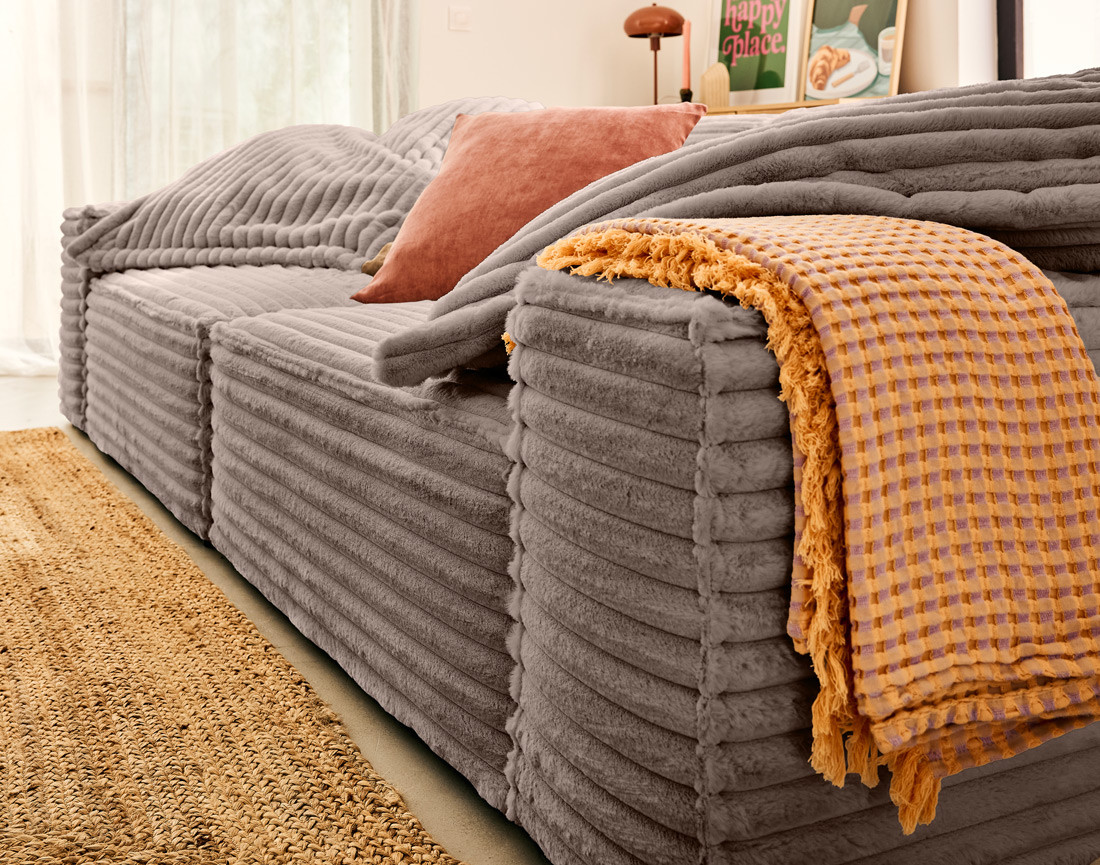 Canapé droit 3 places avec double méridienne en fausse fourrure côtelée Richie