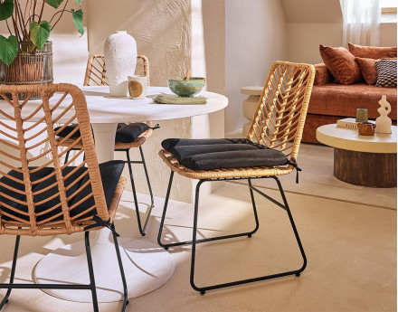 Lot de 4 chaises effet rotin bois et noir Forenza