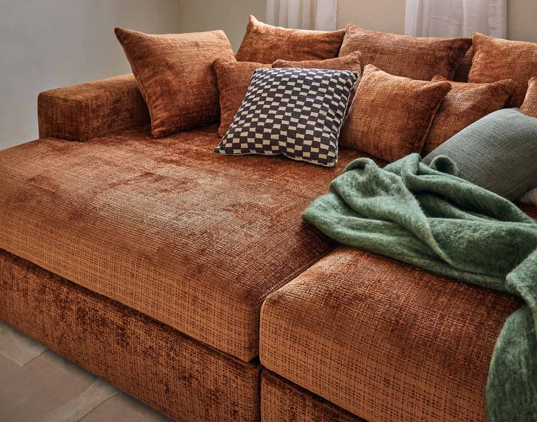 Canapé droit 4 places avec double méridienne en velours texturé Collins