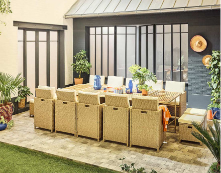 Salon de jardin encastrable en résine tressé beige 14 places coussins beige et housse de protection Cuba