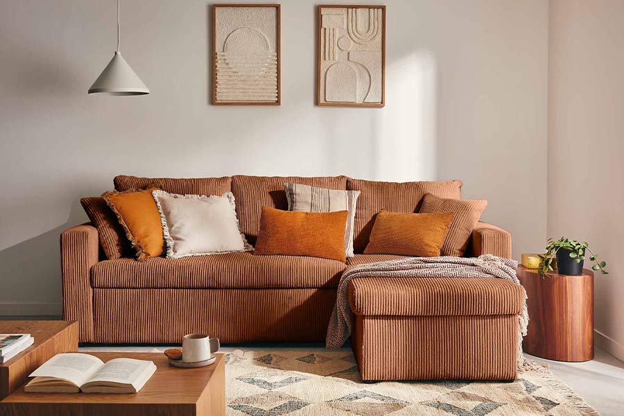 Quelles palettes de couleurs complémentaires choisir avec mon canapé terracotta ?