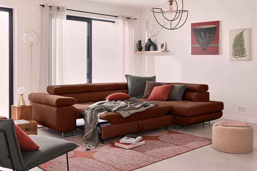 Quelle couleur de rideaux choisir pour un canapé terracotta ?
