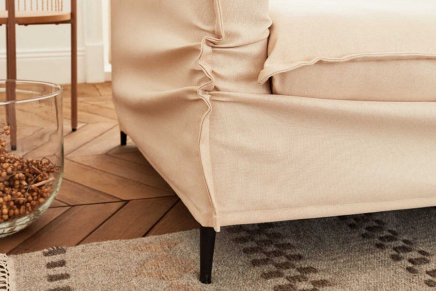 Comment mettre une housse sur un canapé d'angle ?