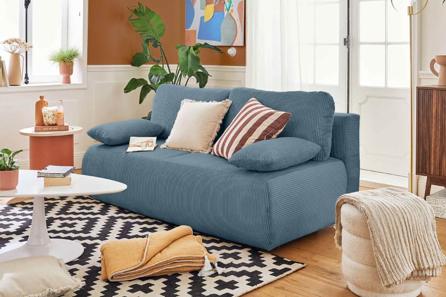 Quel style adopter dans mon salon avec un canapé bleu ?