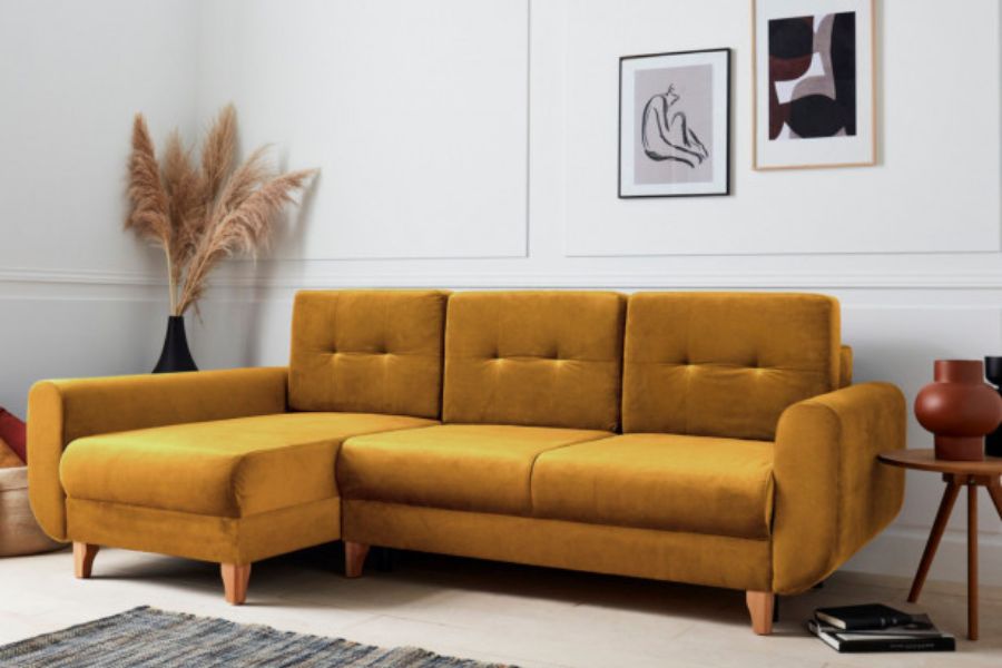 Canapé jaune : nos conseils pour assortir la décoration 