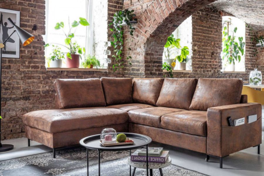 Quelle teinte choisir pour un canapé marron ?