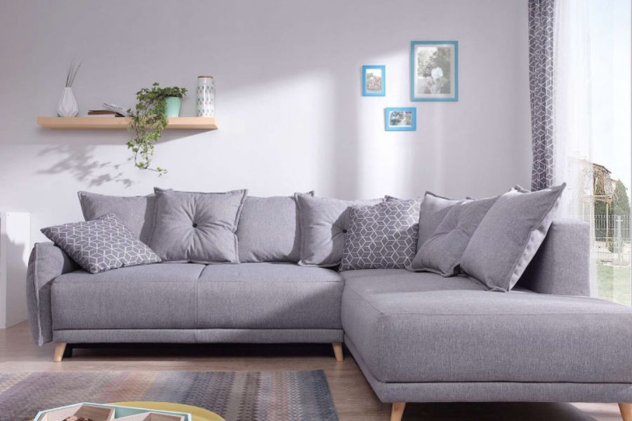 Quelles couleurs associer à un canapé gris ?